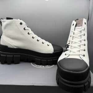 NWB Palladium Womens Revolt Hi TX Sneakers Size 9 White Black Ankle Boot
